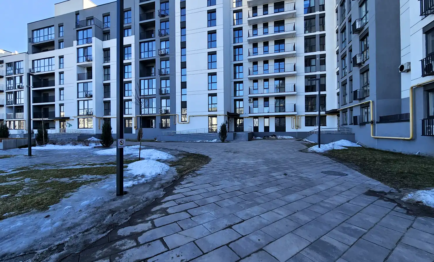 Фото: 1-кімнатна квартира 51 м² у Черкаси