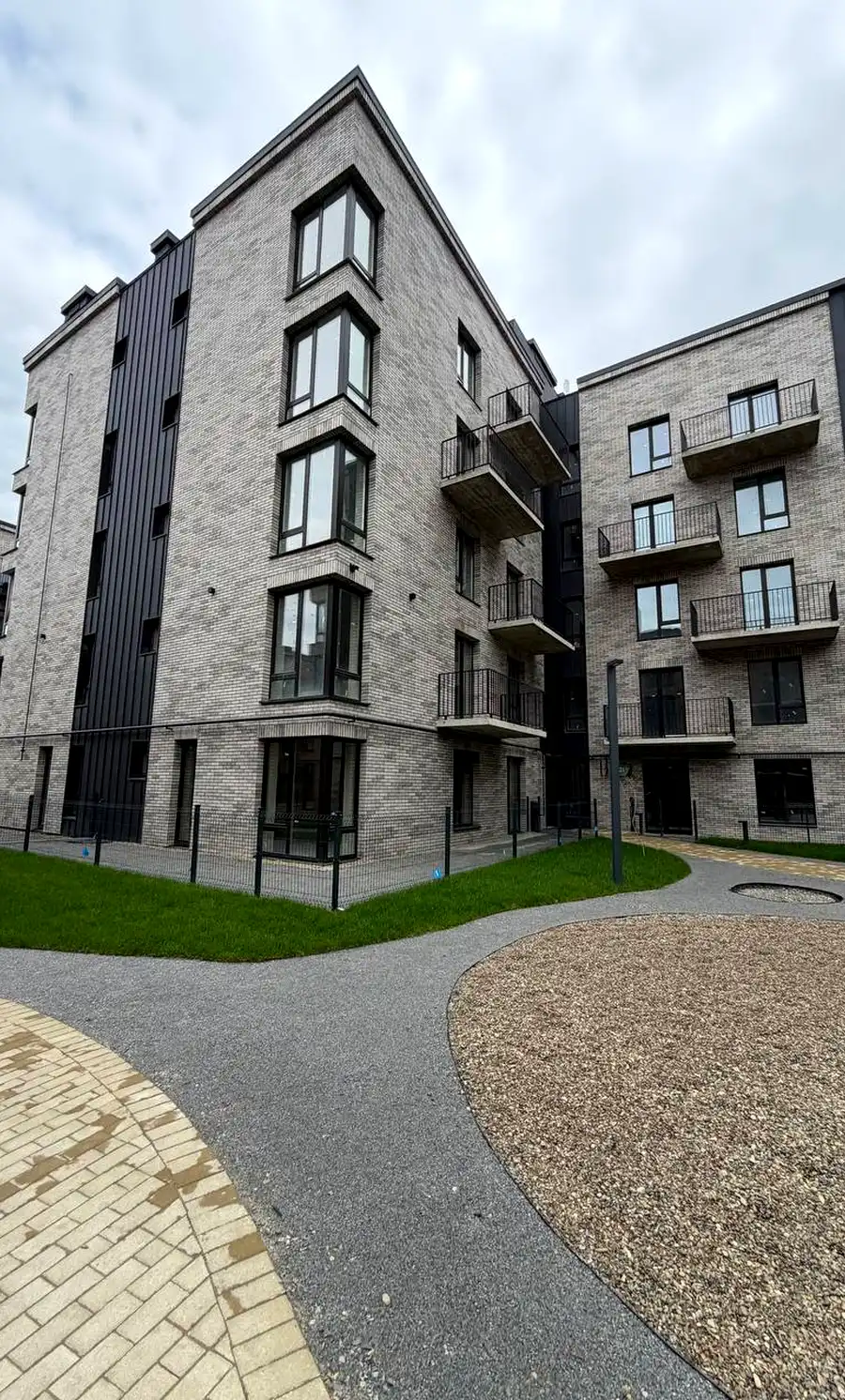 Фото: 2-кімнатна квартира 66 м² на вул. Долішня, 10